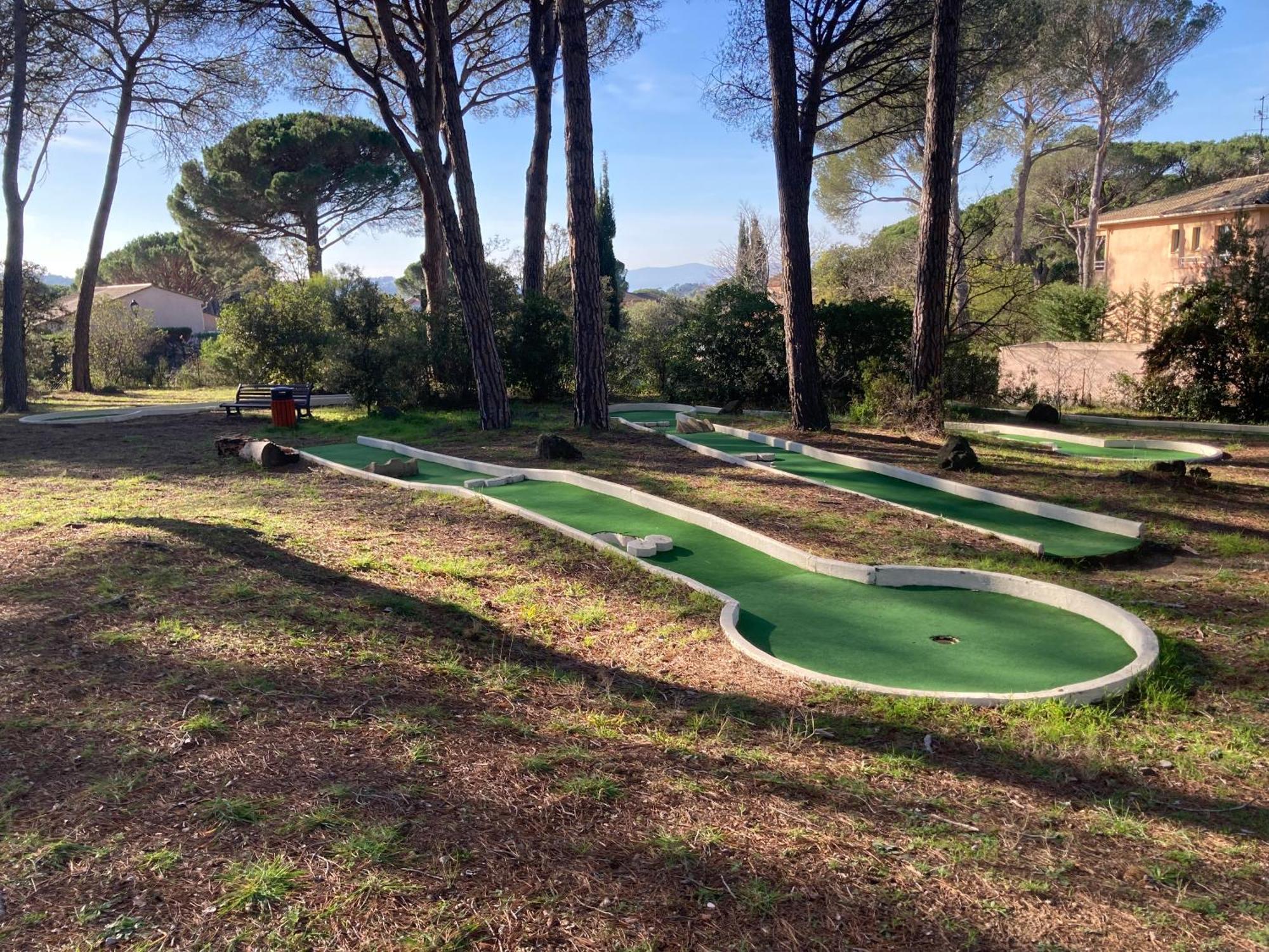 Charmant 2 Pieces Au Coeur Des Golfs De Saint Raphael 外观 照片